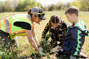 Ancrées dans la résilience : comment les forêts urbaines façonnent des collectivités durables