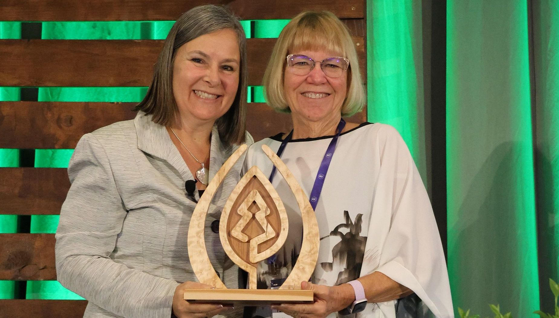 f983743b-a041-bb8b-d92a-f0c4f7040b56